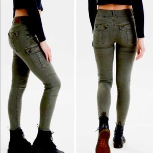 Green American Eagle Cargo Pants with Skinny Leg